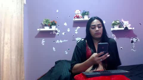 Estefania 5 online show from 02-04-25, 03:36