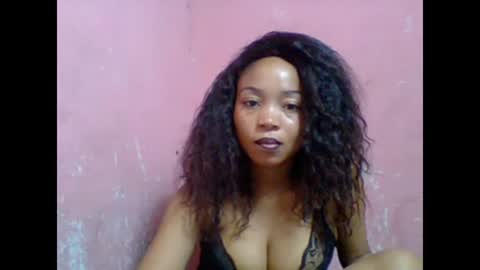 estelah20 online show from 10-21-25, 05:41