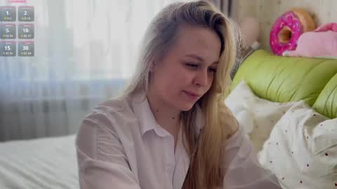 Estella online show from 04-24-26, 02:58