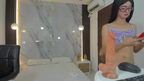 Estephany online show from 12-08-24, 02:09