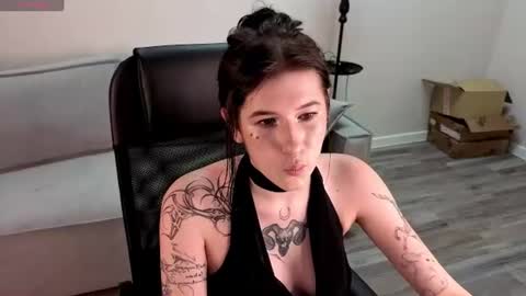 Ester Henderson online show from 07-04-26, 01:12