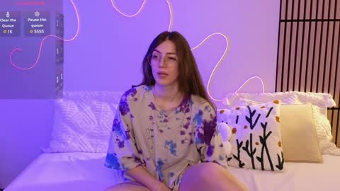 Ester online show from 01-30-25, 01:55