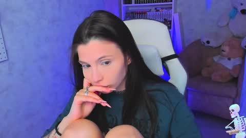 Ester online show from 03-10-25, 08:56