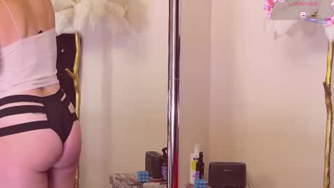 Esthera   online show from 10-21-25, 04:35