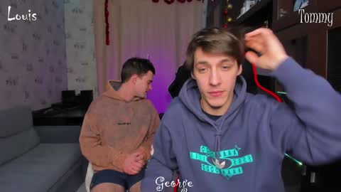 Snapshot of esthetics_boys chatting on 01-04-25, 08:59 LOUIS online show from 01-04-25, 08:59