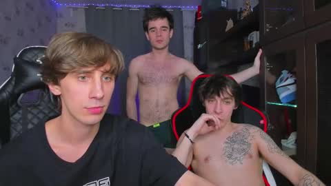 Snapshot of esthetics_boys chatting on 02-21-25, 01:33 LOUIS online show from 02-21-25, 01:33