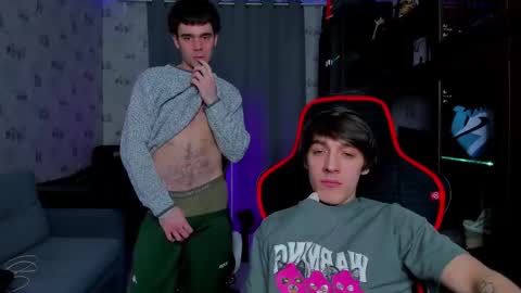 Snapshot of esthetics_boys chatting on 03-04-25, 12:39 LOUIS online show from 03-04-25, 12:39