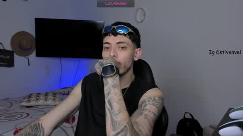 estivenvel online show from 10-22-25, 07:24