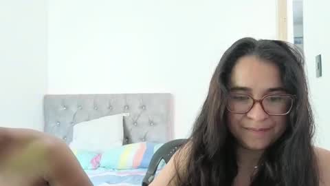 Snapshot of estrellajunior chatting on 05-05-26, 02:03 estrellajunior online show from 05-05-26, 02:03