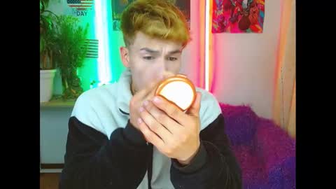 Snapshot of estrellita__jordan chatting on 02-10-25, 02:52 JORDAN online show from 02-10-25, 02:52