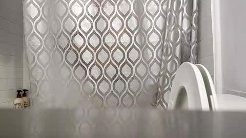 Snapshot of estuardo6969 chatting on 12-17-25, 04:07 kingCockbw online show from 12-17-25, 04:07