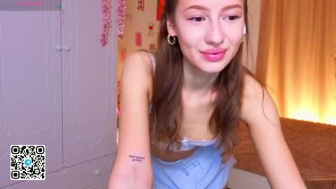 Snapshot of esyameglin chatting on 10-14-25, 02:12 esyameglin online show from 10-14-25, 02:12