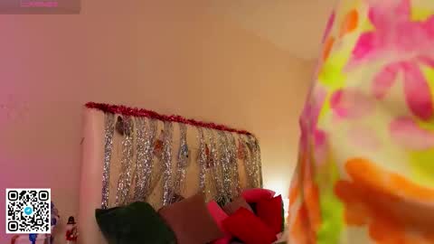 Snapshot of esyameglin chatting on 11-19-25, 02:22 esyameglin online show from 11-19-25, 02:22