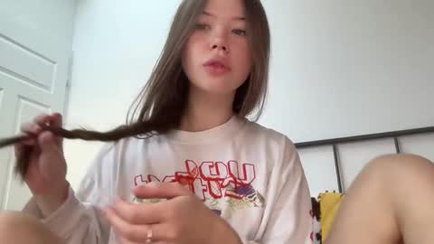 nika 3 online show from 10-31-25, 01:45