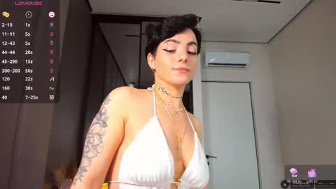 Snapshot of eternalsigh chatting on 10-31-25, 10:49 Hi there Im Emma online show from 10-31-25, 10:49