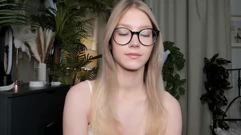 Natalie online show from 09-24-25, 05:44