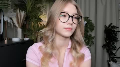 Natalie online show from 09-25-25, 05:44