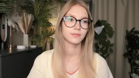 Natalie online show from 09-28-25, 05:57