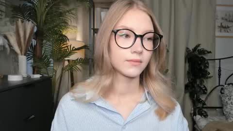 Natalie online show from 10-18-25, 05:43