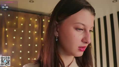 Snapshot of ethalhatchell chatting on 11-25-25, 06:19 Elsa online show from 11-25-25, 06:19