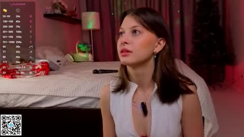 Snapshot of ethalhatchell chatting on 12-13-25, 07:53 Elsa online show from 12-13-25, 07:53