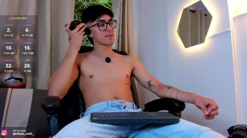 etham_wolf1 online show from 07-18-26, 07:39