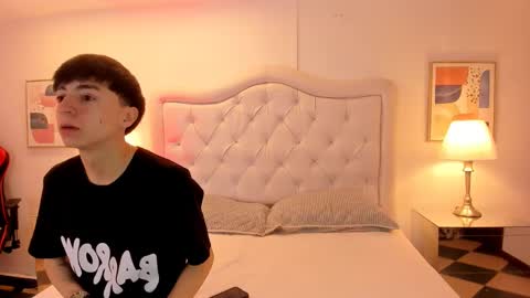 Snapshot of ethan_and_ava chatting on 01-19-25, 01:22 ethan and ava online show from 01-19-25, 01:22