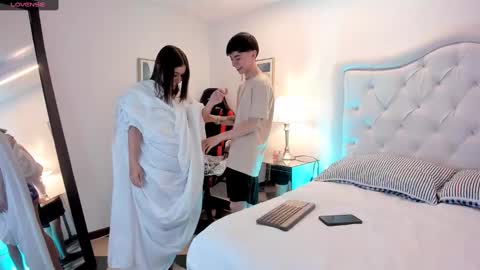 Snapshot of ethan_and_ava chatting on 01-29-25, 04:41 ethan and ava online show from 01-29-25, 04:41