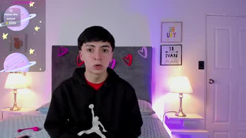 Snapshot of ethan_and_ava chatting on 02-19-25, 01:39 ethan and ava online show from 02-19-25, 01:39