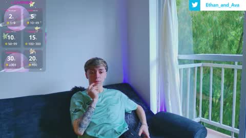 Snapshot of ethan_and_ava chatting on 10-17-25, 12:52 ethan and ava online show from 10-17-25, 12:52