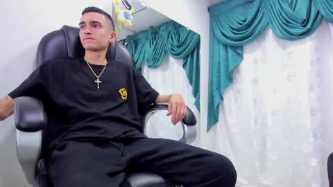 Snapshot of ethan_boy_ chatting on 02-18-25, 12:15 Ethan online show from 02-18-25, 12:15