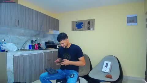 Snapshot of ethan_hawke_ chatting on 10-17-25, 07:27 Jose online show from 10-17-25, 07:27