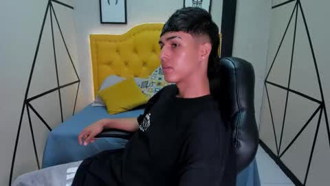 E T H A N  online show from 02-06-26, 08:12