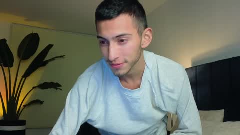 Snapshot of ethan_skiny_ chatting on 12-21-24, 04:52 Joan online show from 12-21-24, 04:52