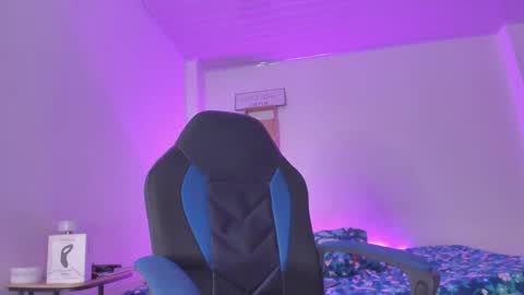 ethan travis online show from 10-10-25, 03:22