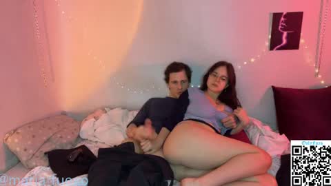 Snapshot of ethanandmaria chatting on 04-21-26, 09:17 EthanandMaria online show from 04-21-26, 09:17