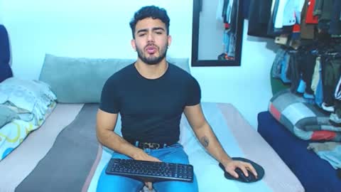 Snapshot of ethanhairy chatting on 01-24-25, 07:07 Ethan online show from 01-24-25, 07:07