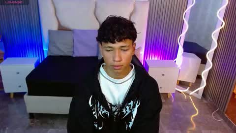 Snapshot of ette_tay chatting on 10-22-25, 12:44 ette online show from 10-22-25, 12:44