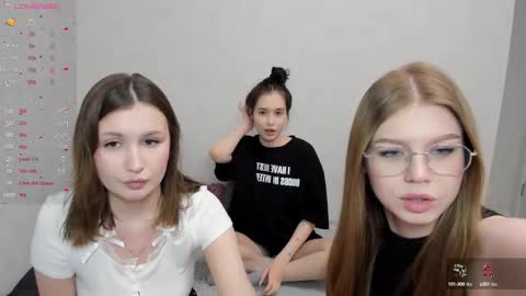 Snapshot of eumomino chatting on 02-16-25, 08:00 Veronica Tiia Lilith left to right online show from 02-16-25, 08:00