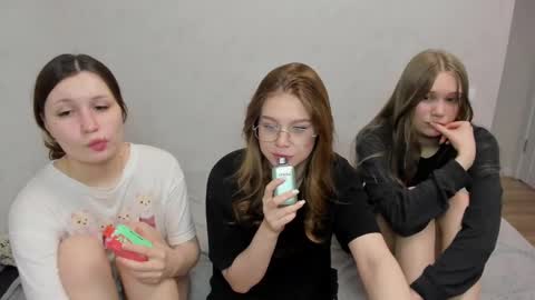 Snapshot of eumomino chatting on 02-22-25, 06:39 Veronica Tiia Lilith left to right online show from 02-22-25, 06:39