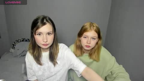 Snapshot of eumomino chatting on 10-10-25, 02:27 Veronica Tiia Lilith left to right online show from 10-10-25, 02:27