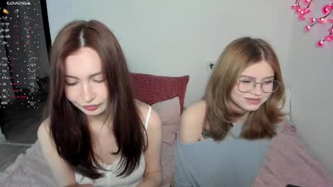Veronica Tiia Lilith left to right online show from 05-15-26, 05:53