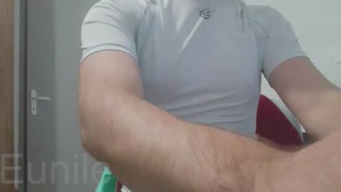 Snapshot of eunile chatting on 11-17-25, 08:25 eunile online show from 11-17-25, 08:25