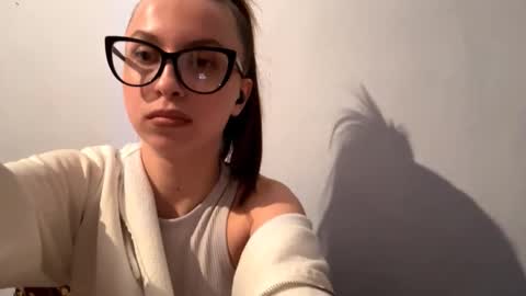 Snapshot of eurakilarjian chatting on 02-20-26, 04:18 lIlianna online show from 02-20-26, 04:18