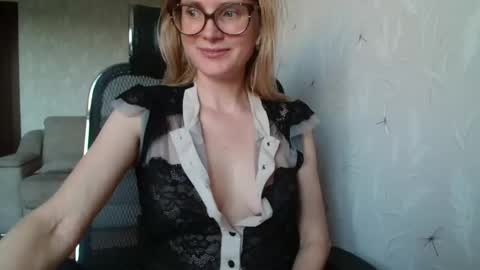 eva2323 online show from 10-08-25, 02:25