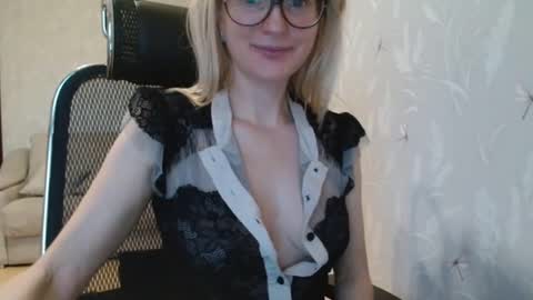 eva2323 online show from 10-13-25, 02:50