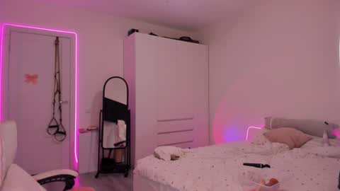 Eva Davis online show from 01-12-25, 05:13