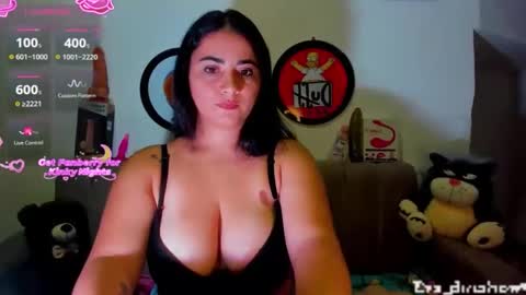 Snapshot of eva_dirtshow chatting on 11-22-25, 10:09 Eva online show from 11-22-25, 10:09