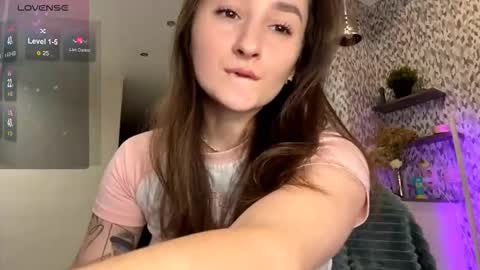 Eva  online show from 10-24-25, 09:44