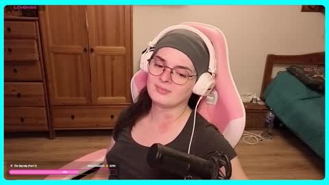 Snapshot of eva_katt chatting on 09-28-25, 01:05 Gamer Katt online show from 09-28-25, 01:05
